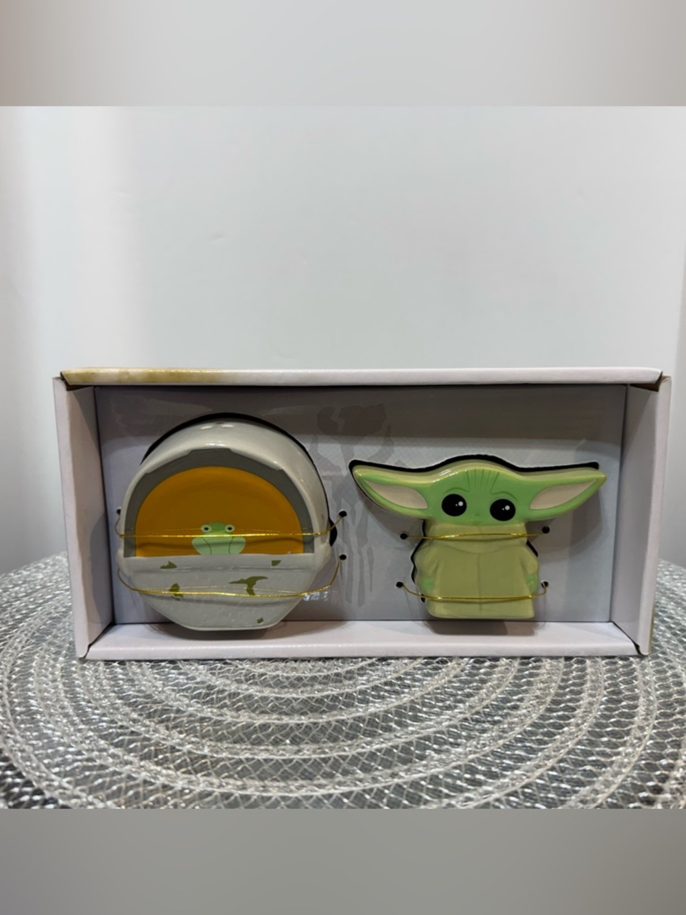 Disney Star Wars Baby Yoda and The Frog Salt and Pepper Shakers NWT